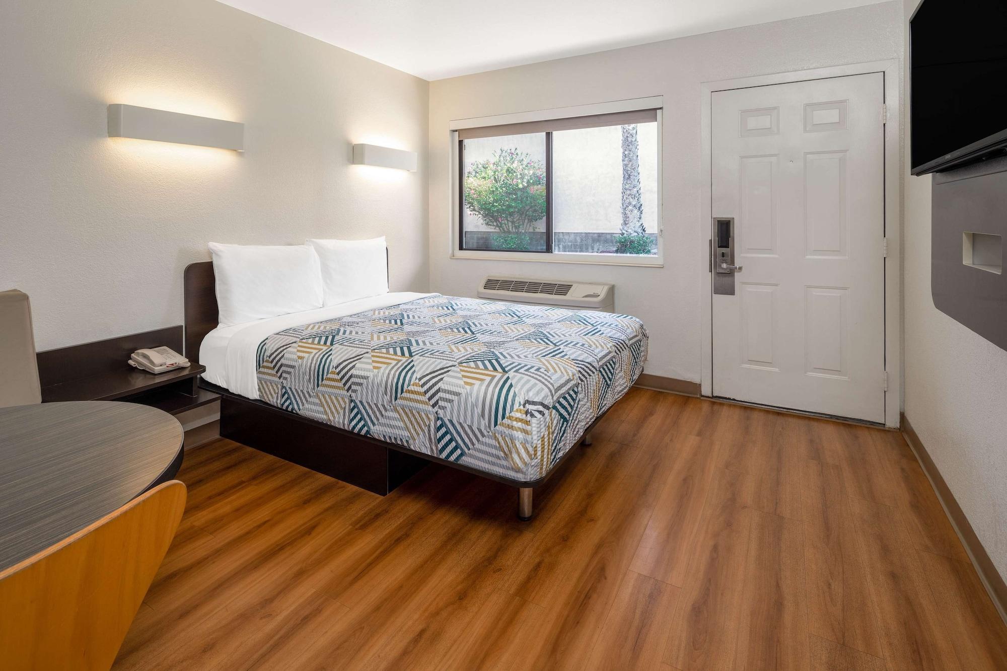 Motel 6-Santa Barbara, Ca - State Street Kültér fotó