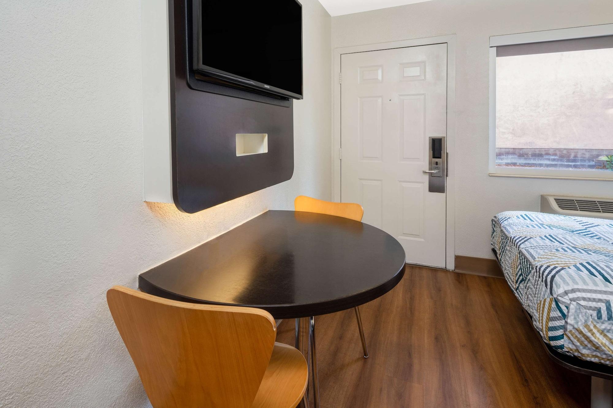 Motel 6-Santa Barbara, Ca - State Street Kültér fotó
