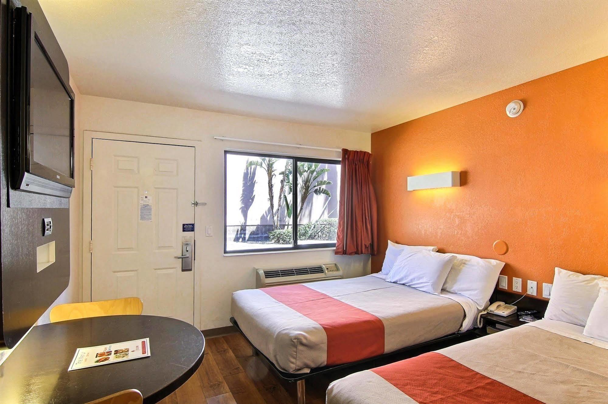 Motel 6-Santa Barbara, Ca - State Street Kültér fotó