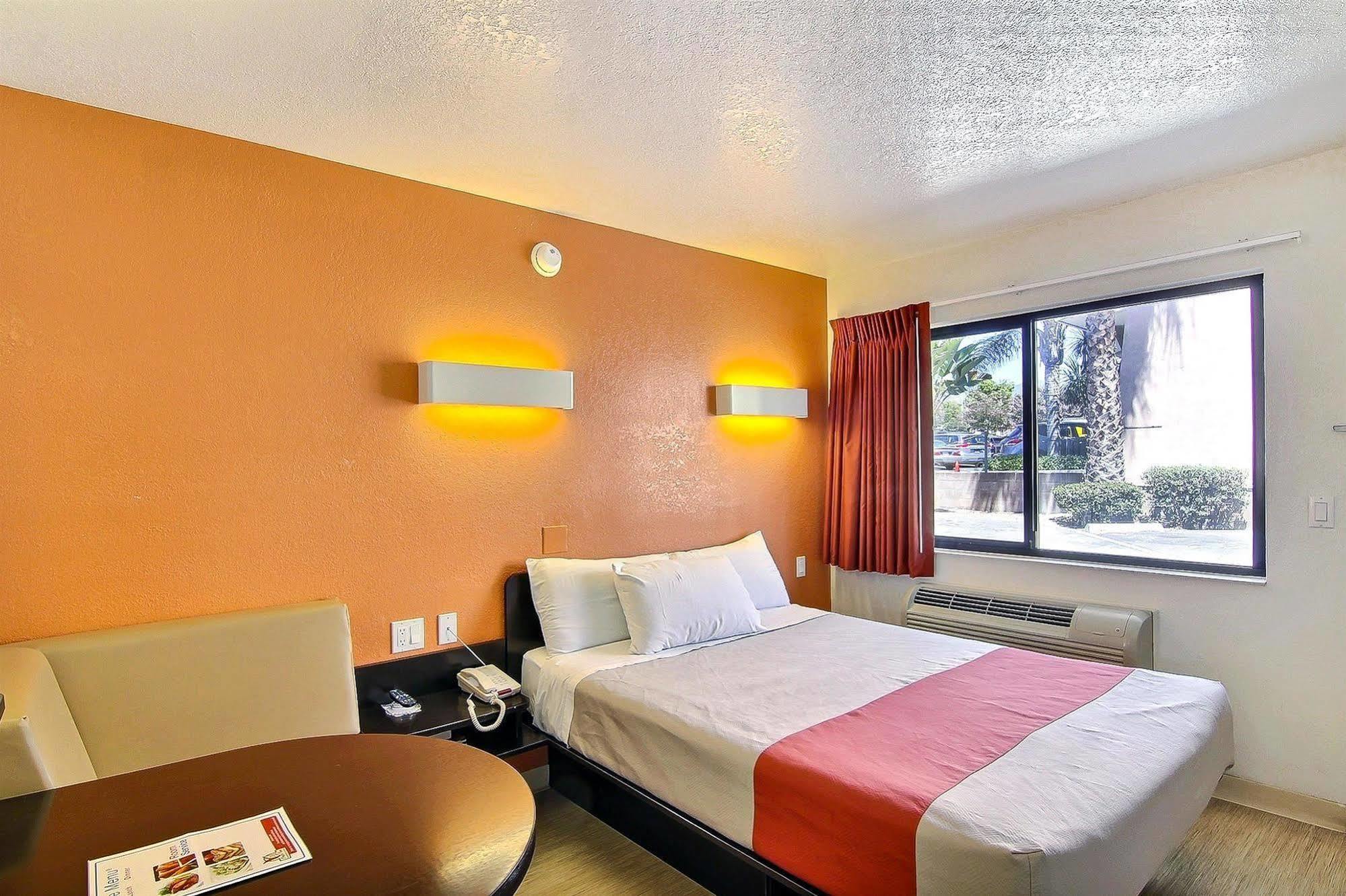 Motel 6-Santa Barbara, Ca - State Street Kültér fotó