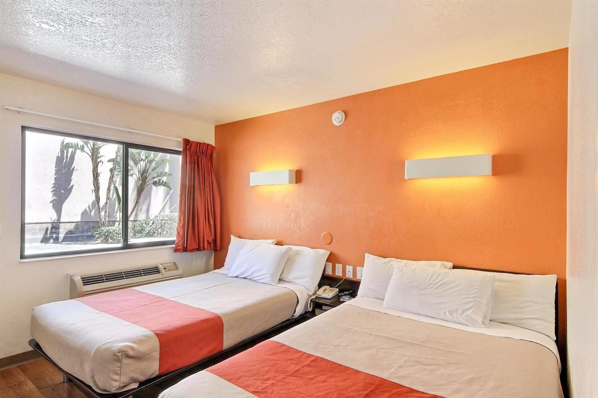 Motel 6-Santa Barbara, Ca - State Street Kültér fotó
