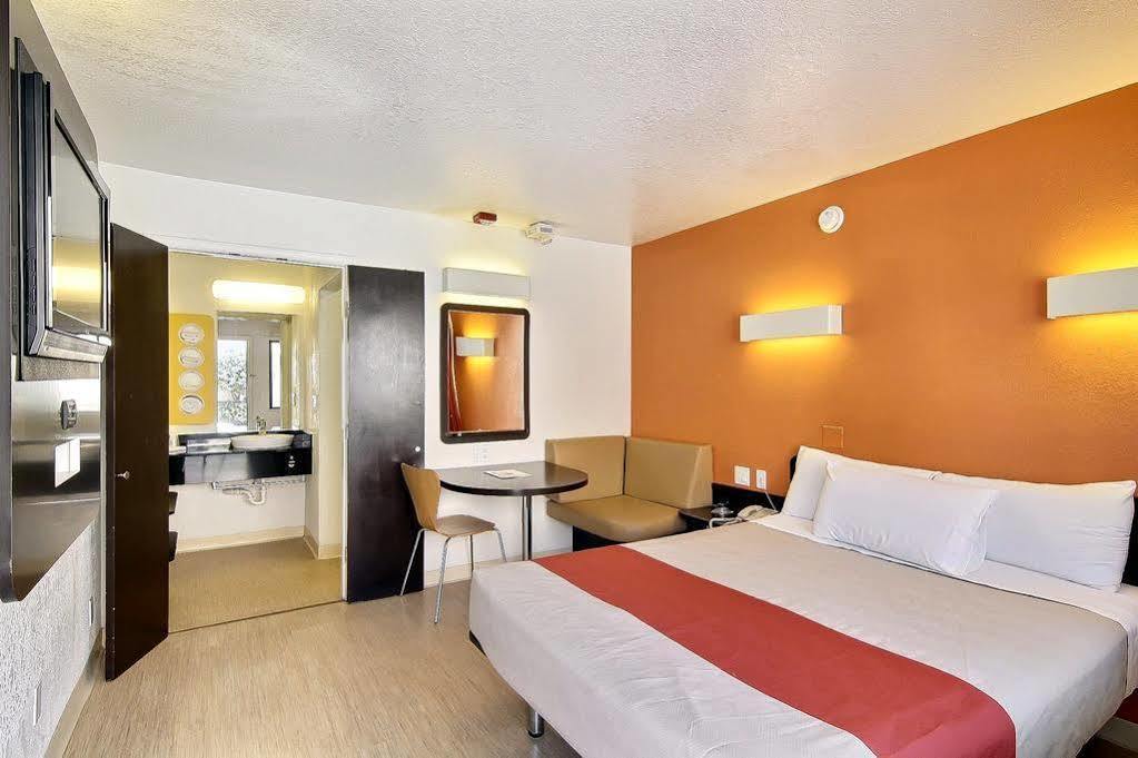 Motel 6-Santa Barbara, Ca - State Street Kültér fotó